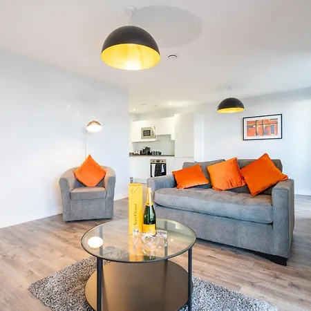 Apartment New Build - Luxury - Huge Balcony - Roof Top Terrace - Digbeth, Centre - Free Netflix, Smart Tv & Alexa Birmingham